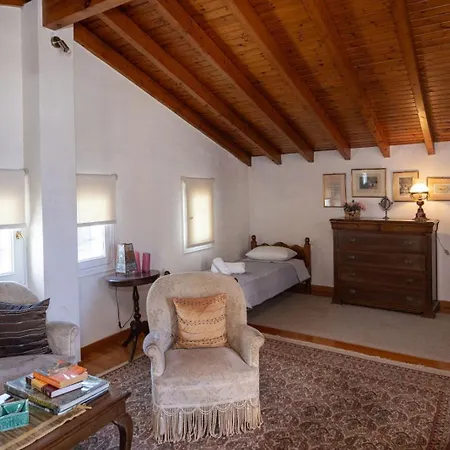 Sophisticated House Nyaraló